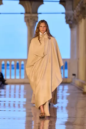 Каталог на MAX MARA в Божурище | Max Mara Resort 2025 - Venetia | 2024-09-11 - 2025-12-31